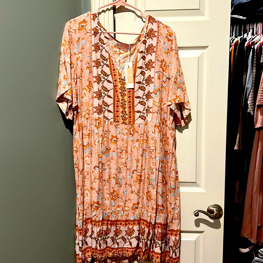 Boutique dress never worn. New with tags. Excellent purchase!